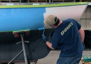Wie lackiert man ein Boot mit Epifanes